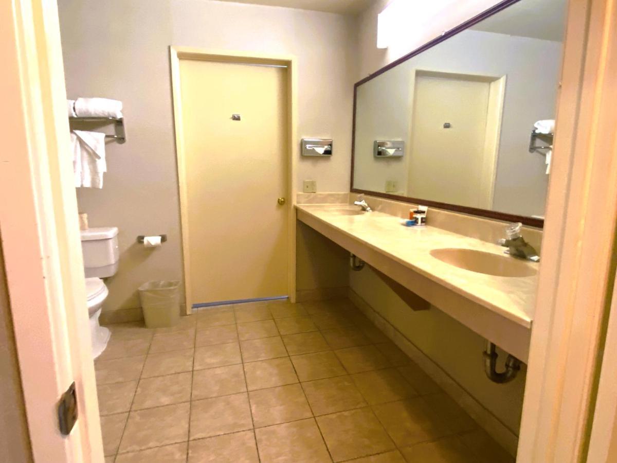 Ramada By Wyndham Angeles/wilshire Center 3*
