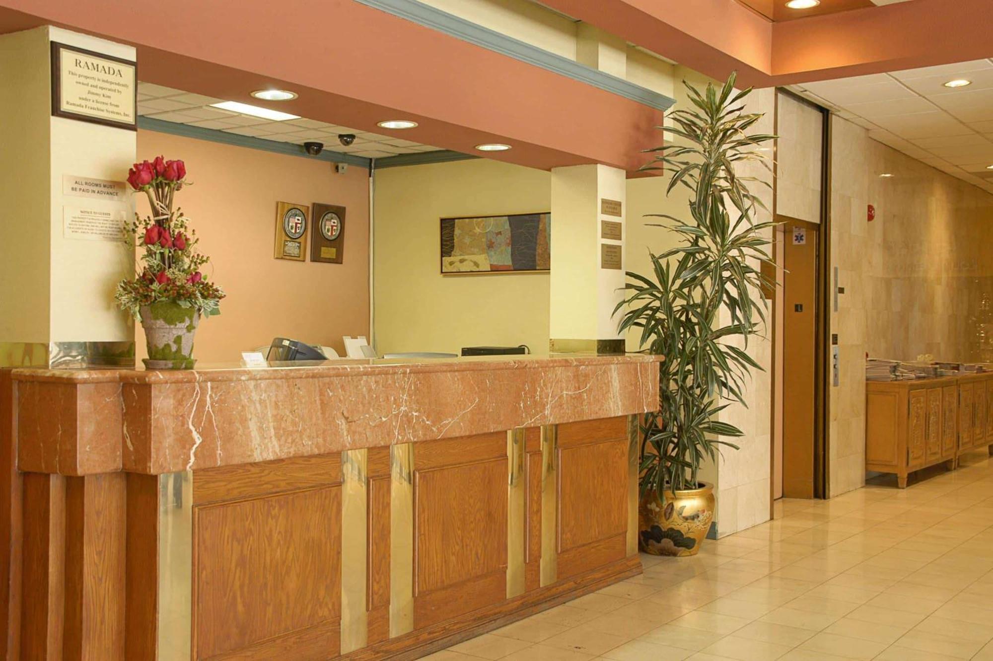 Ramada By Wyndham Angeles/wilshire Center Hotel 3*
