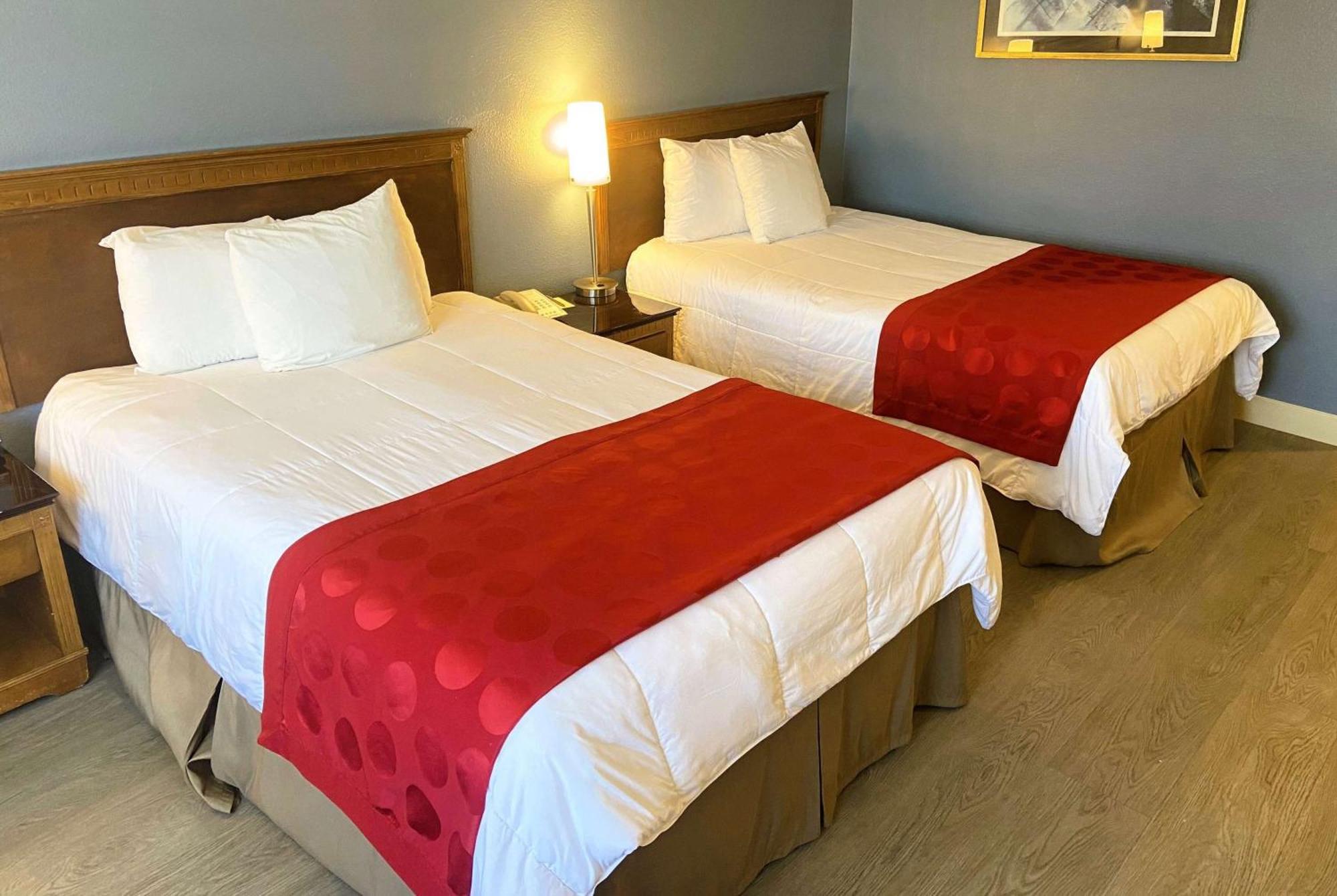 Hotel Ramada By Wyndham Angeles/wilshire Center