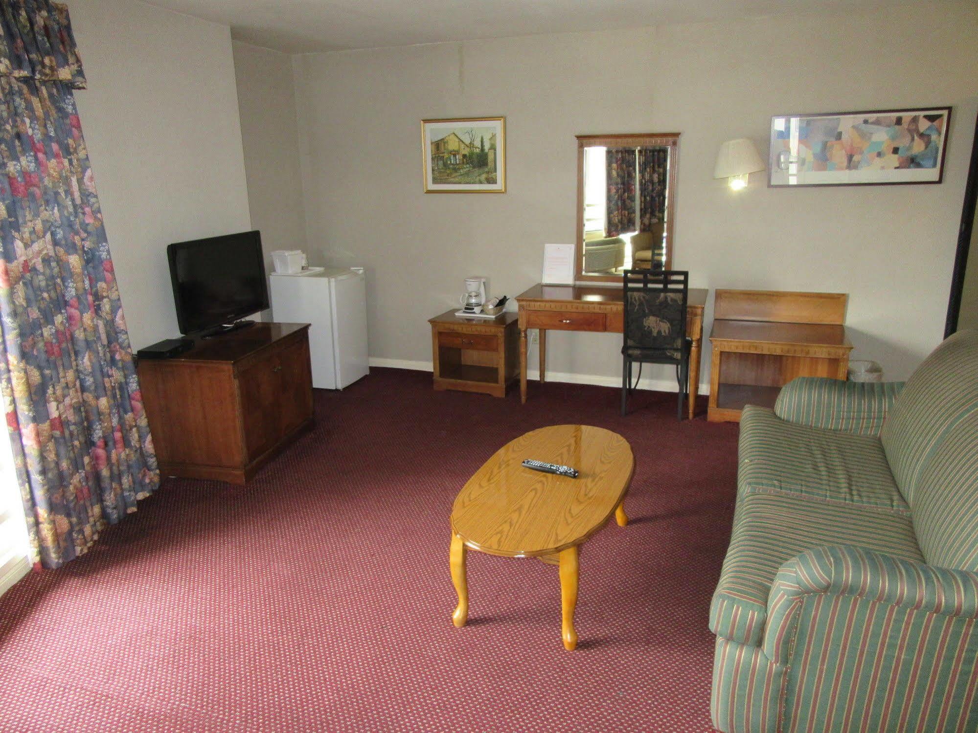 Hotel Ramada By Wyndham Angeles/wilshire Center