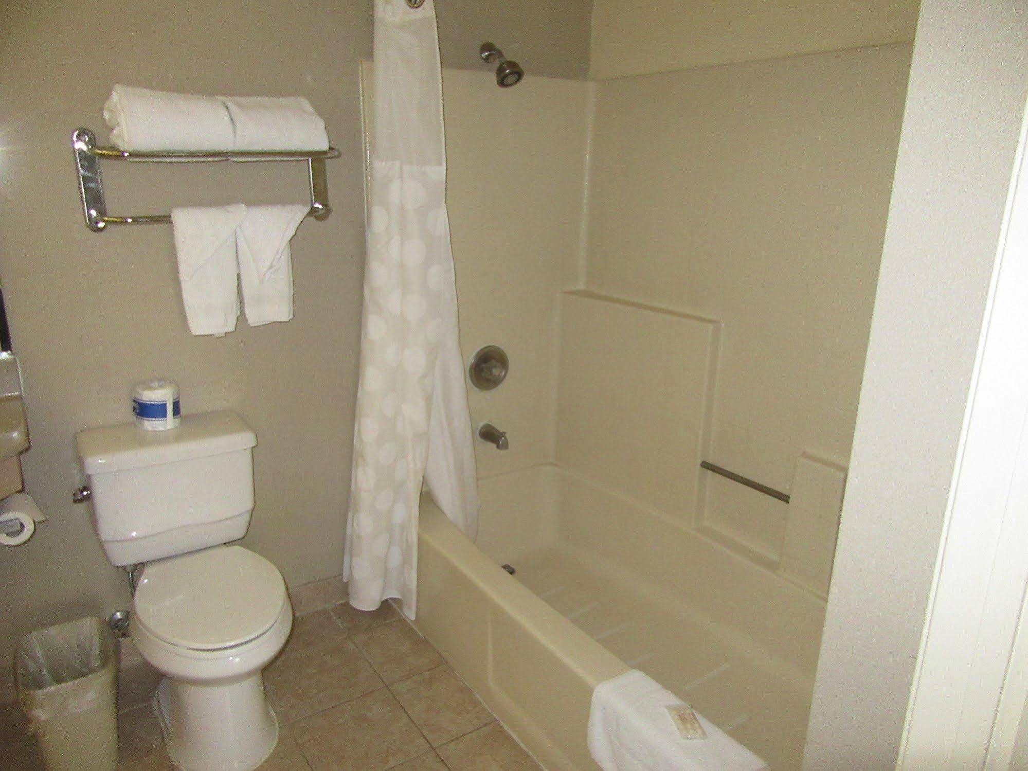 Hotel Ramada By Wyndham Angeles/wilshire Center 3*