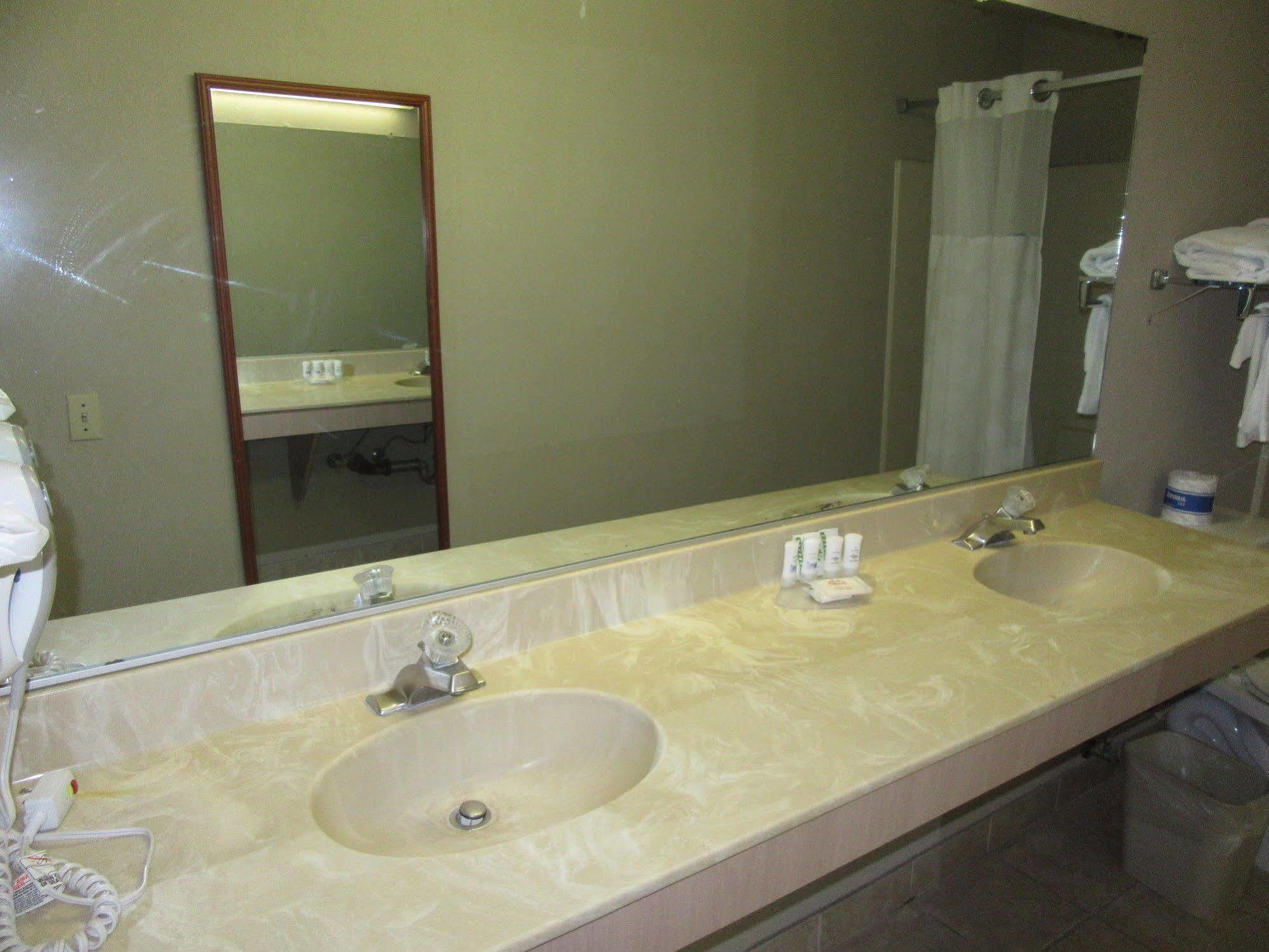 Ramada By Wyndham Angeles/wilshire Center