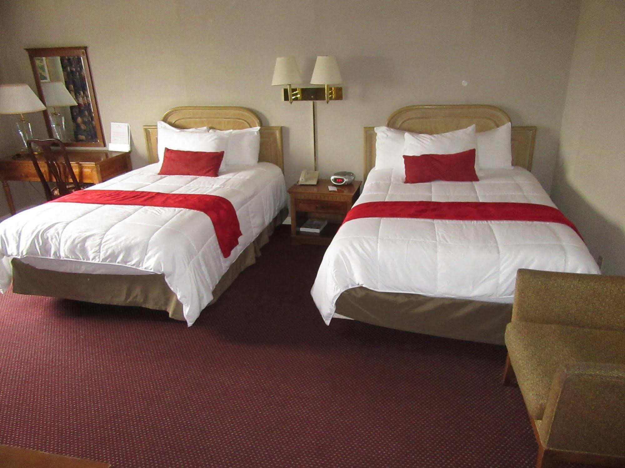 Ramada By Wyndham Angeles/wilshire Center Hotel 3*
