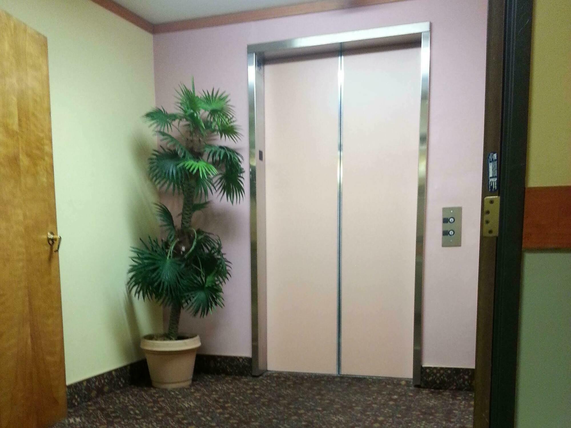 Ramada By Wyndham Angeles/wilshire Center 3*