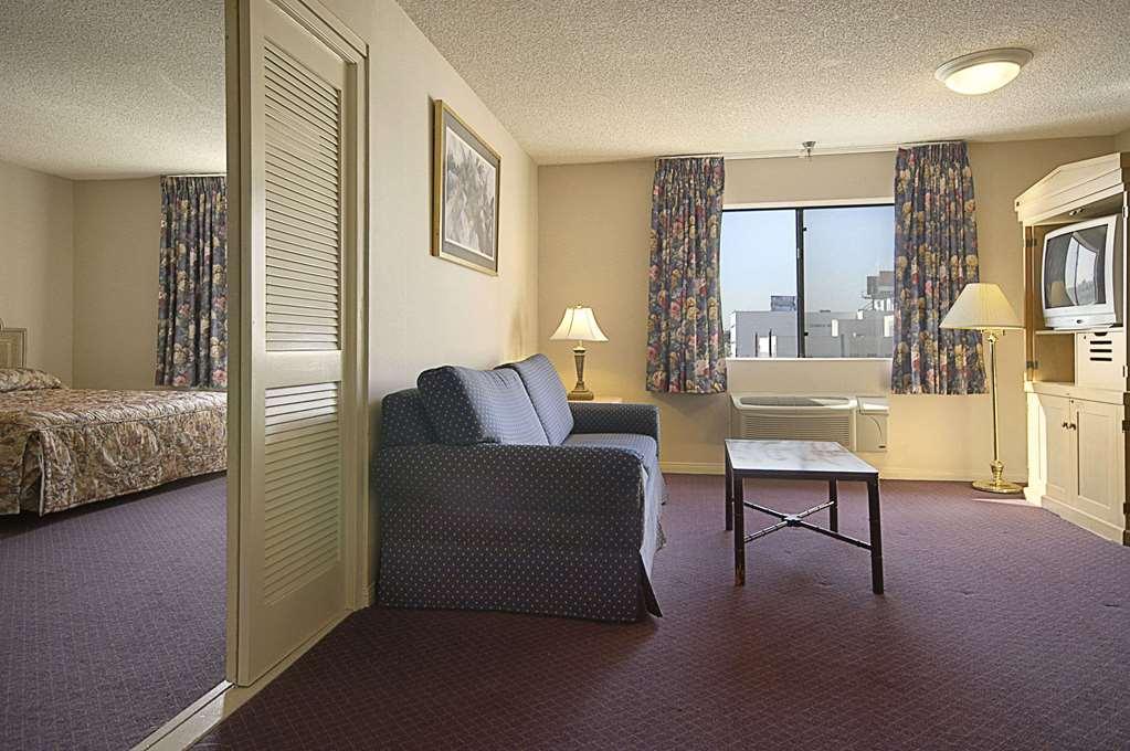 Ramada By Wyndham Angeles/wilshire Center Hotel 3*