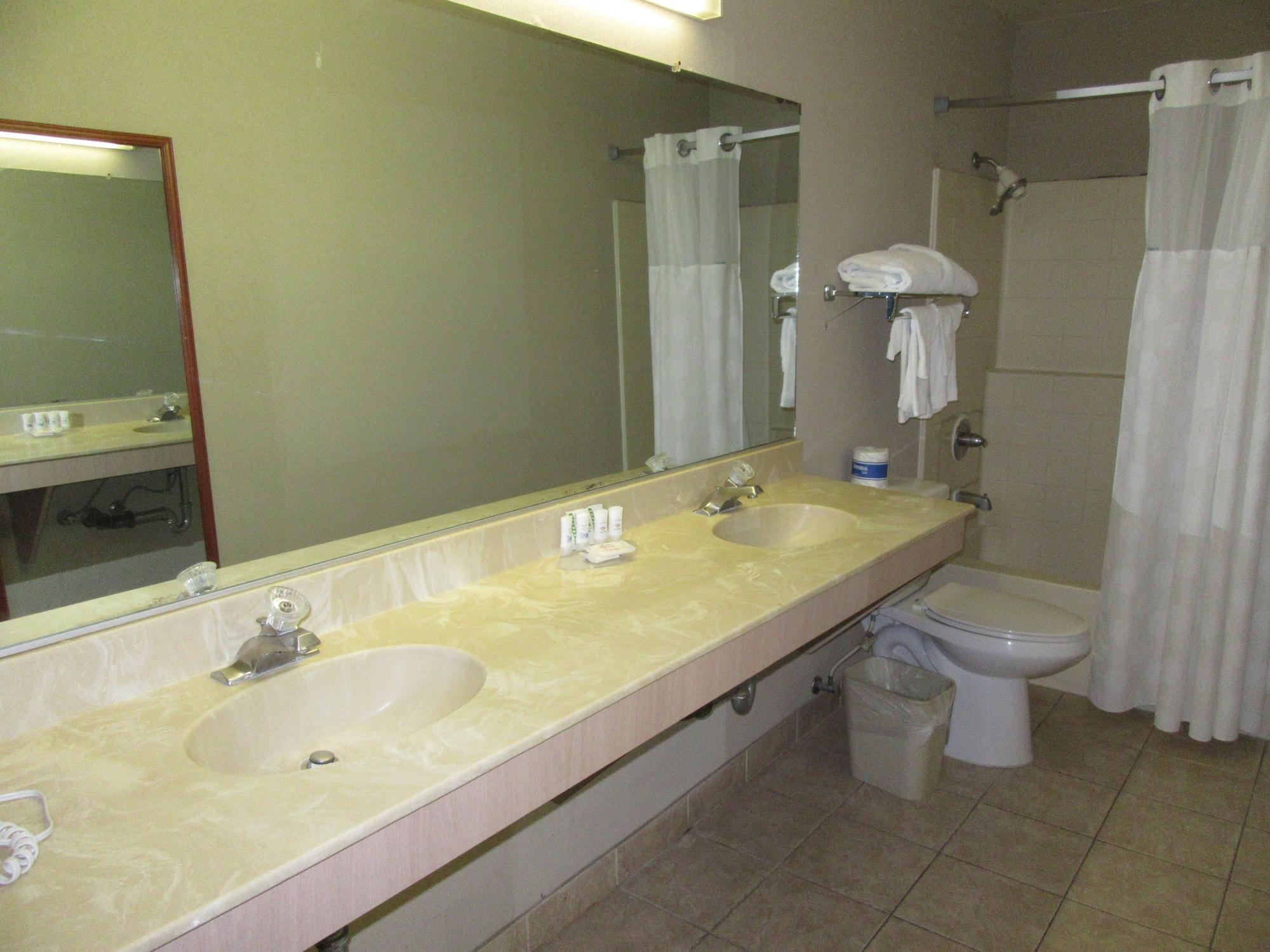 Ramada By Wyndham Angeles/wilshire Center