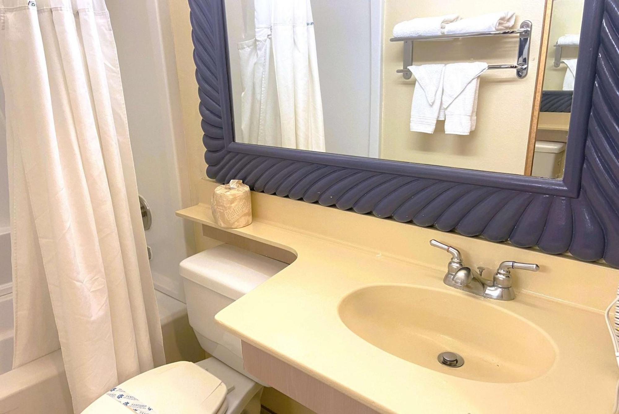 Ramada By Wyndham Angeles/wilshire Center Los Angeles