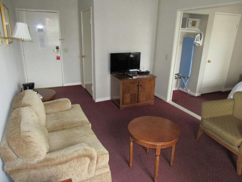 Ramada By Wyndham Angeles/wilshire Center Hotel 3*