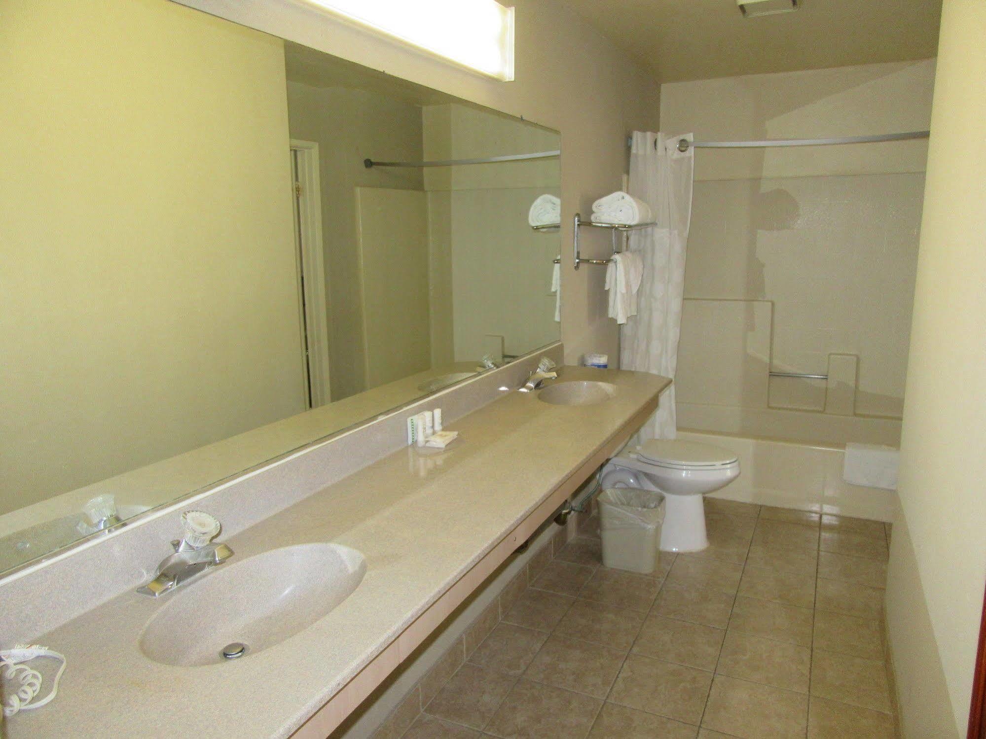 Ramada By Wyndham Angeles/wilshire Center