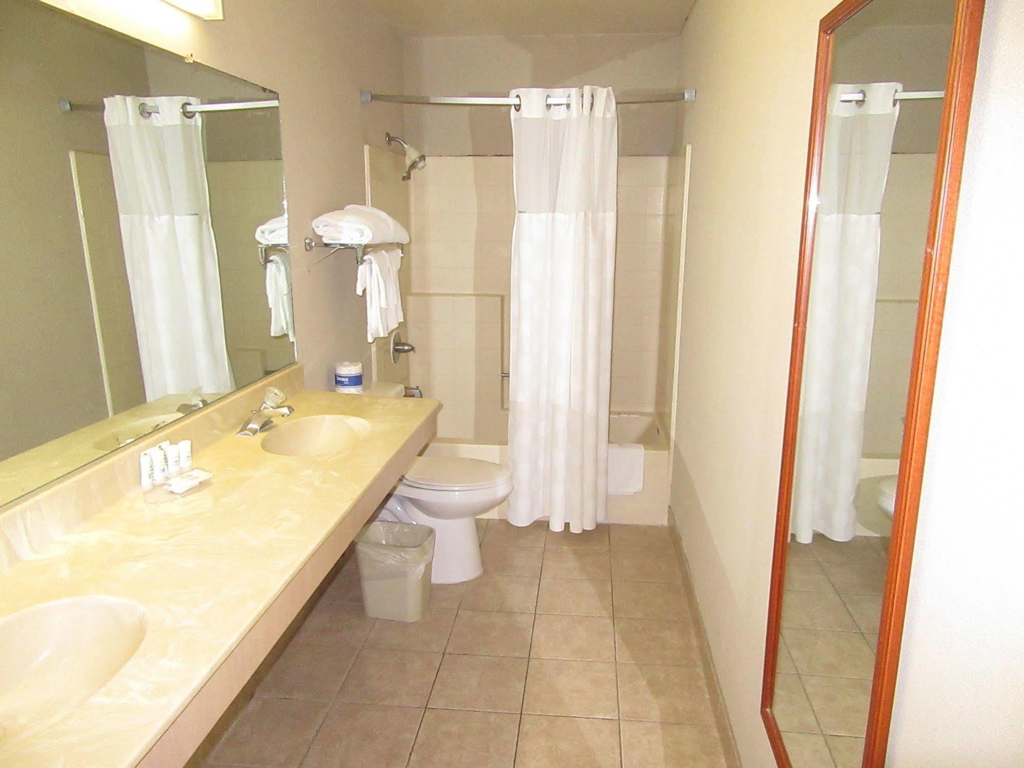 Hotel Ramada By Wyndham Angeles/wilshire Center 3*