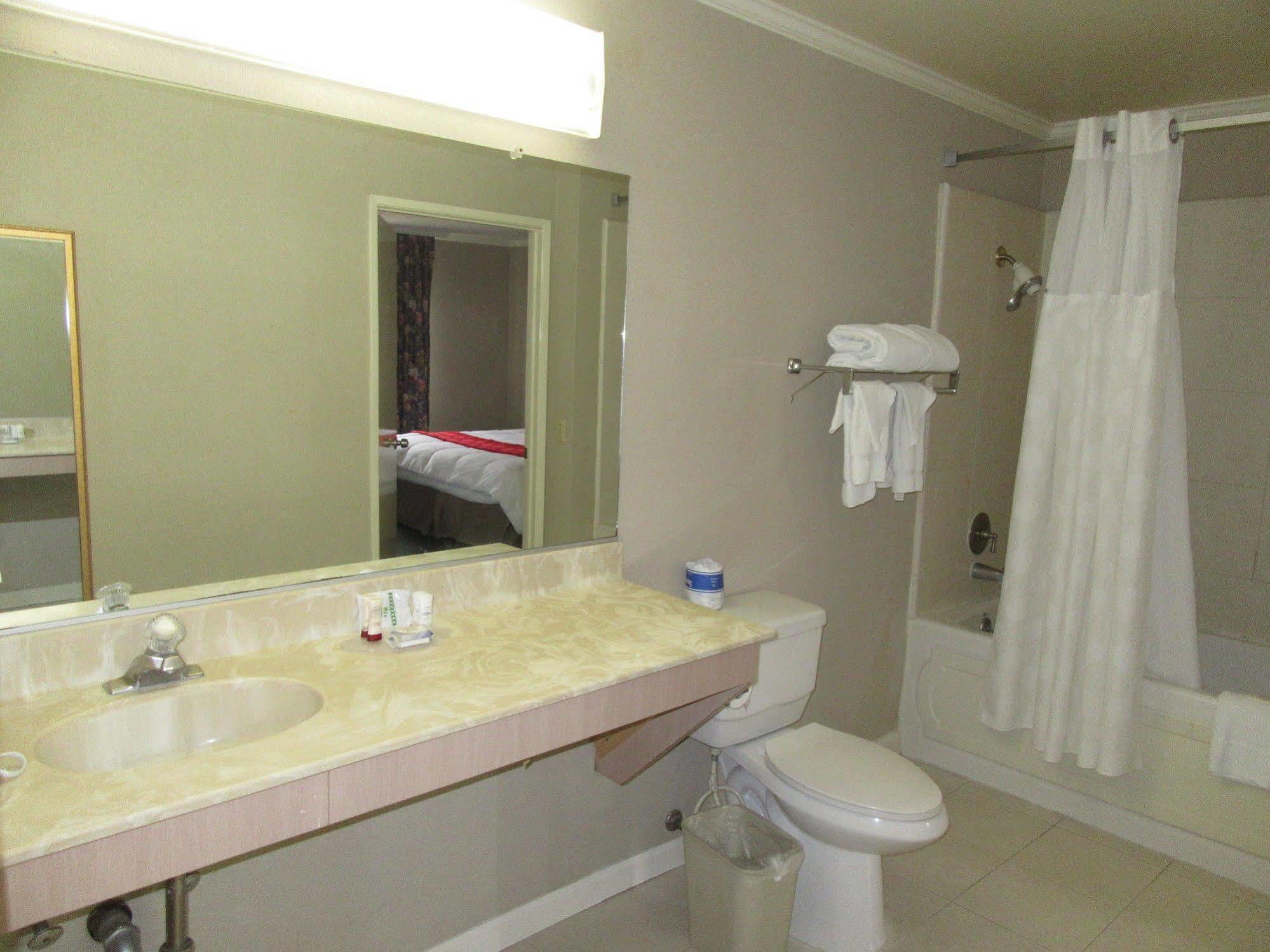 Ramada By Wyndham Angeles/wilshire Center