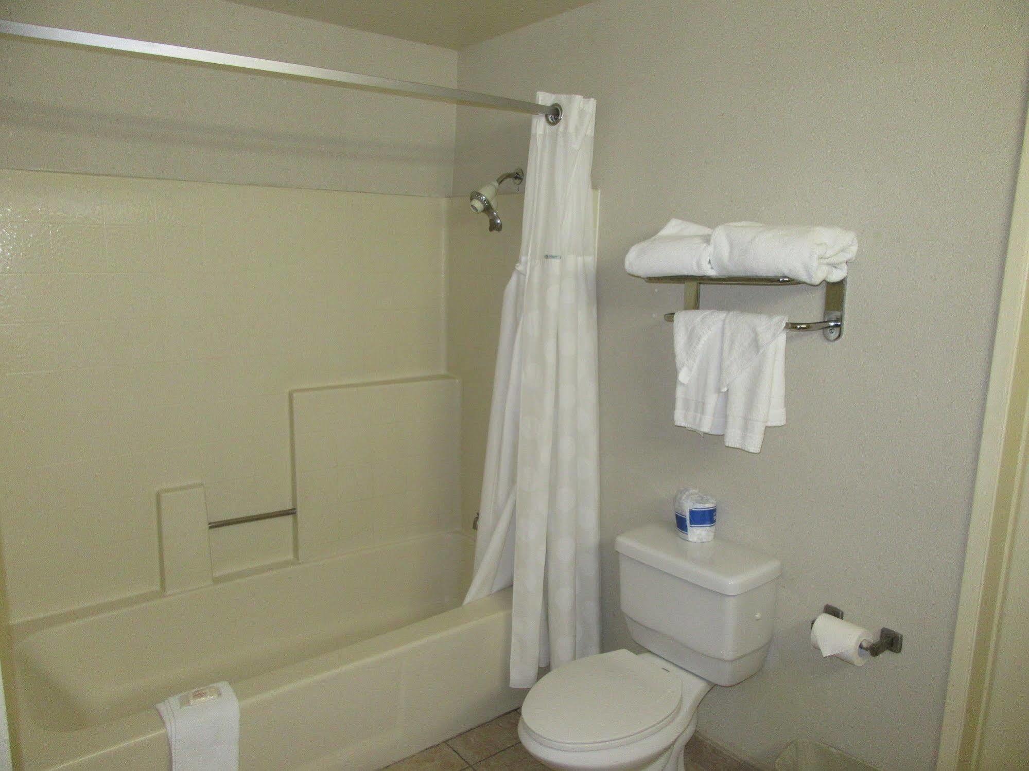 Ramada By Wyndham Angeles/wilshire Center Hotel